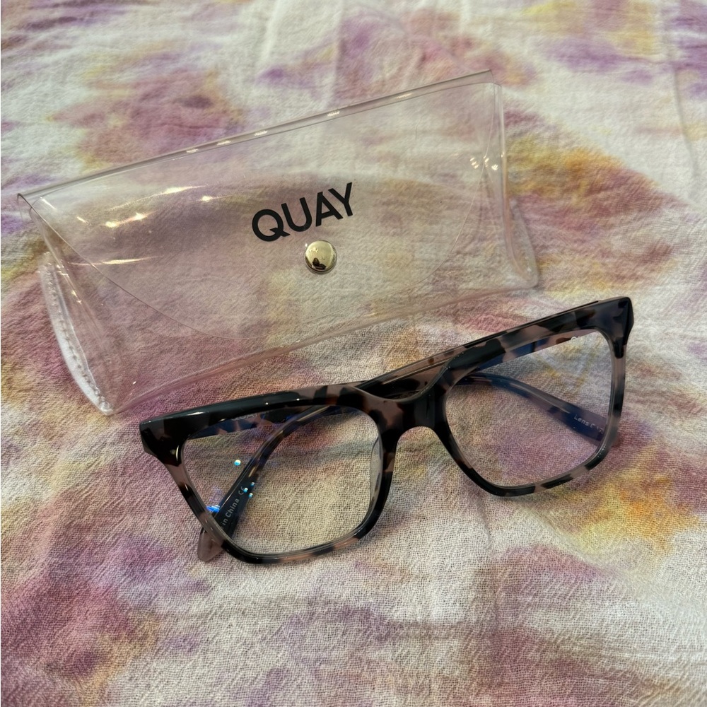Quay CEO blue light glasses tortoiseshell cat eye